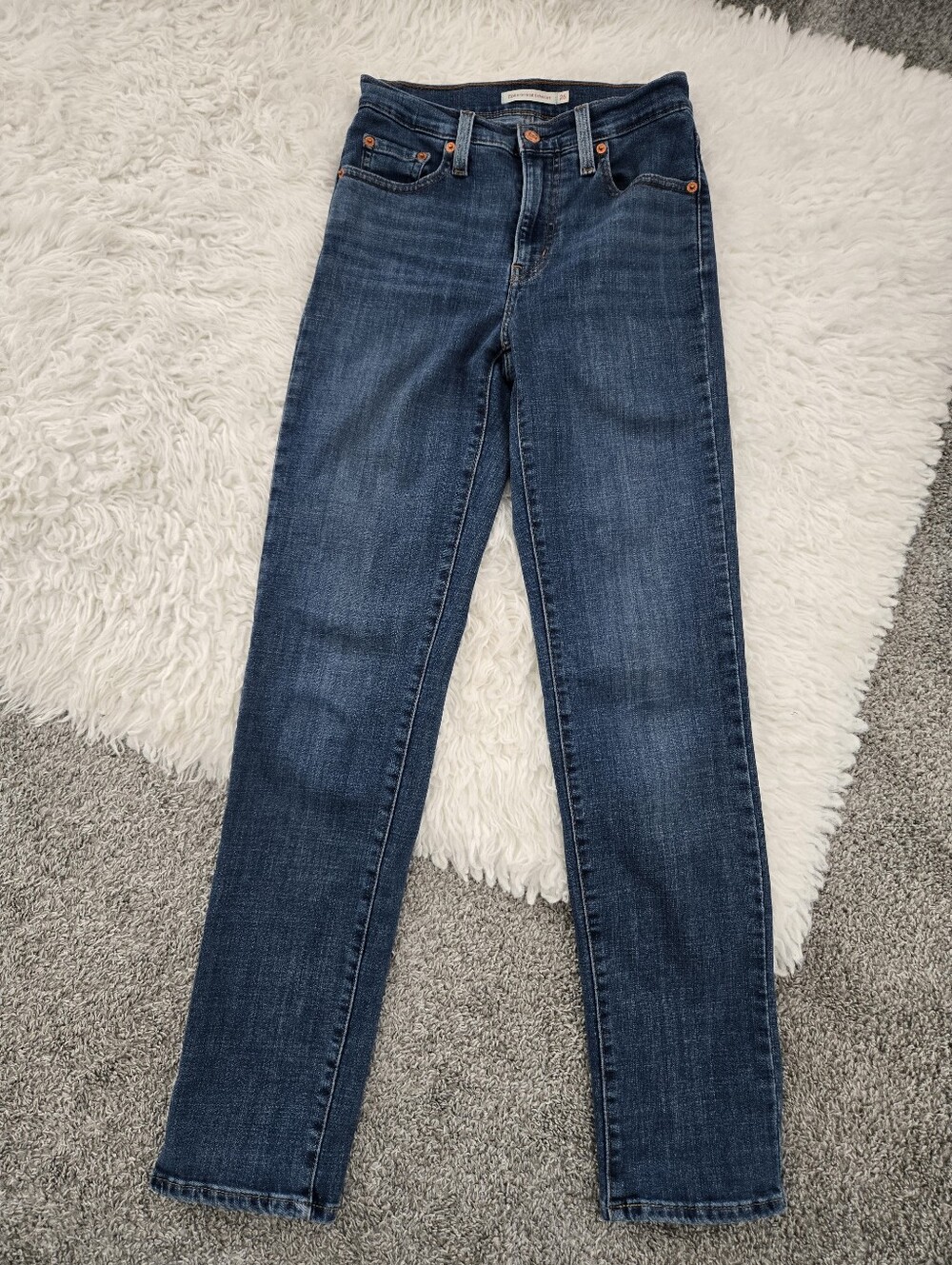 Levi's 724 High Rise Straight Jeans. Size 26.